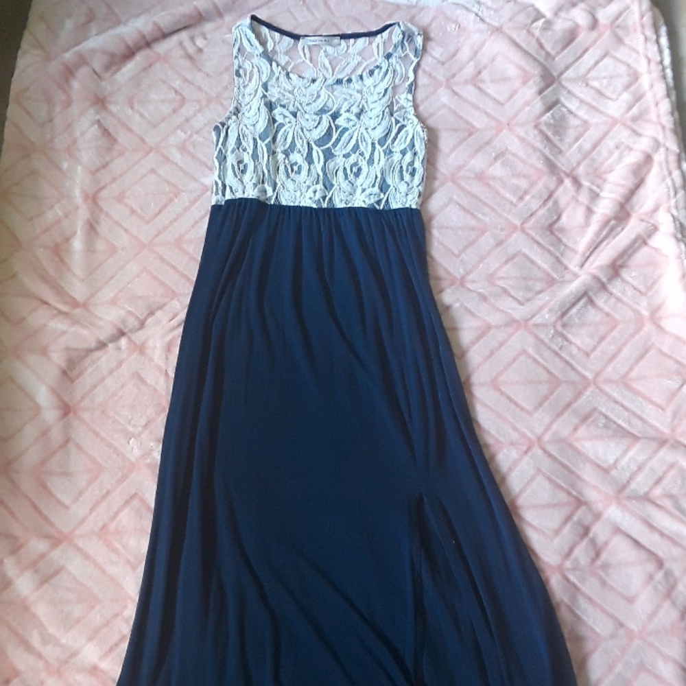 Super comfy, navy maxi dress! Lace top.